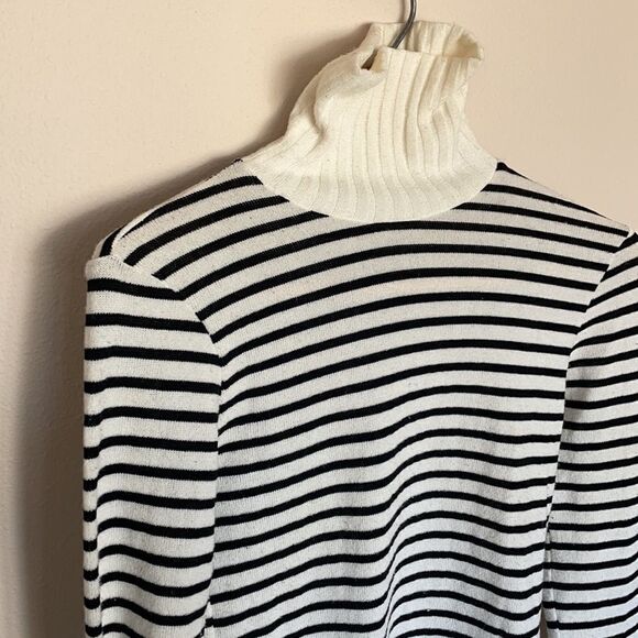White and navy turtleneck Sweater Size S nautical - Picture 3 of 3